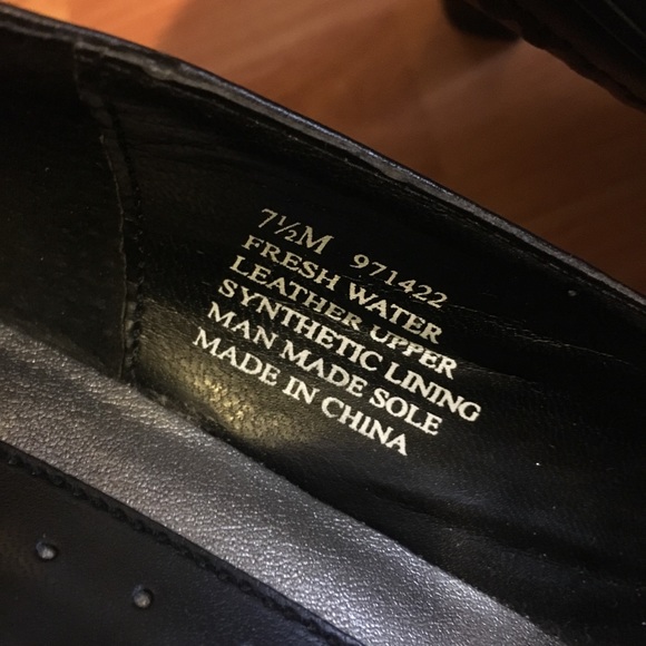 Kenneth Cole Reaction black leather heels with bow - Picture 4 of 10